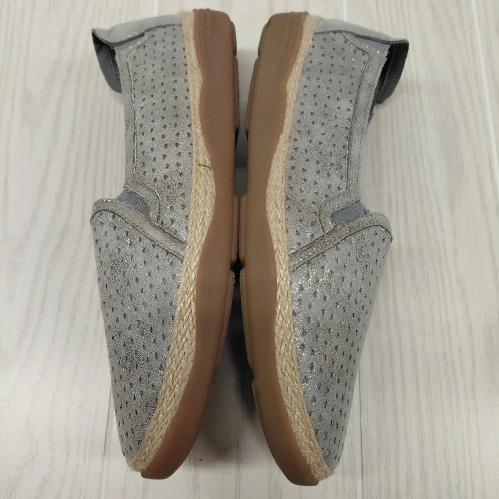 Clarks used excellent